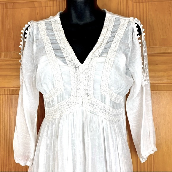 J.Gee white Prairie Dress, Slit Sleeve, lace, Size Medium - Picture 4 of 9